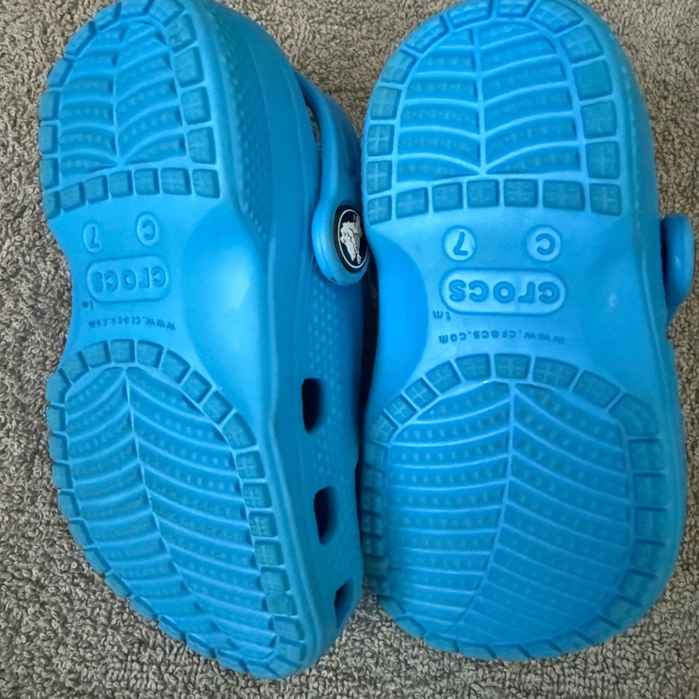 Crocs Toddler Size 7 Kids Boys Girls Blue Clogs VGC - Picture 4 of 5